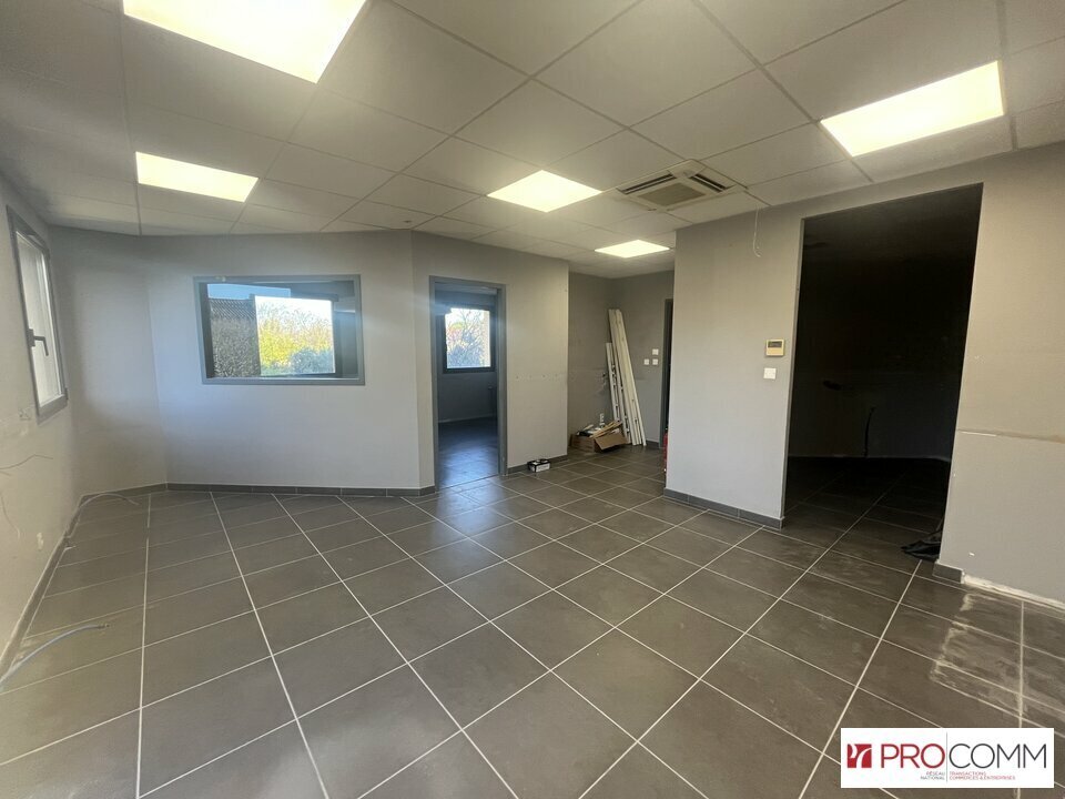 Bureau dans Pernes-les-Fontaines à louer Photo intérieure– Image 1 sur 10