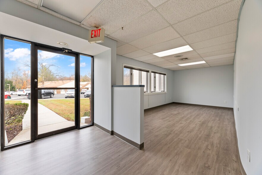 F1 Brier Hill Ct, East Brunswick, NJ à louer - Photo de l’immeuble – Image 2 sur 16