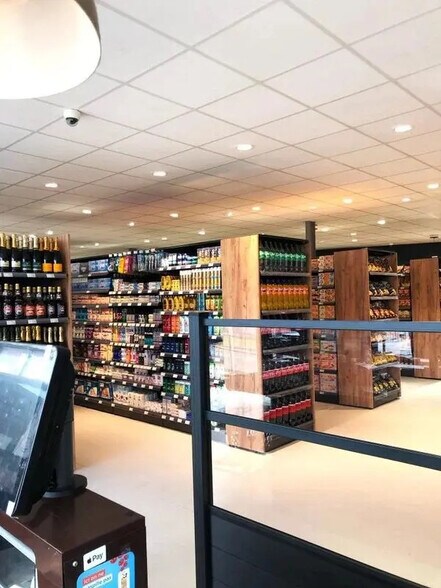 340 Avenue De La Libération Charles De Gaulle, Le Bouscat à louer - Photo de l’immeuble – Image 2 sur 3