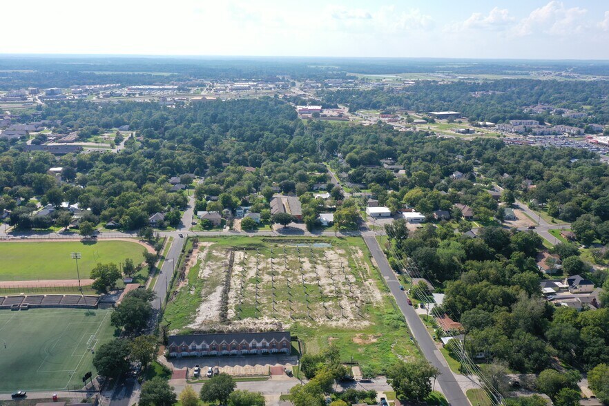 1401 16th Street, Huntsville, TX à vendre - Photo de l’immeuble – Image 2 sur 7