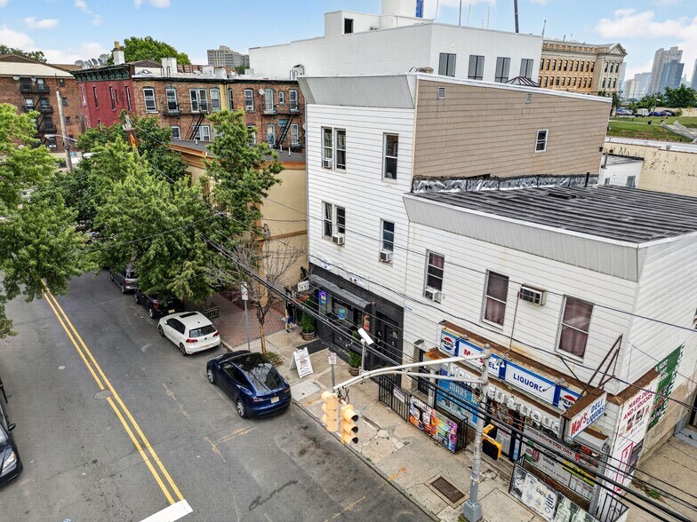 154 Chestnut Ave, Jersey City, NJ à louer - Photo de l’immeuble – Image 3 sur 18