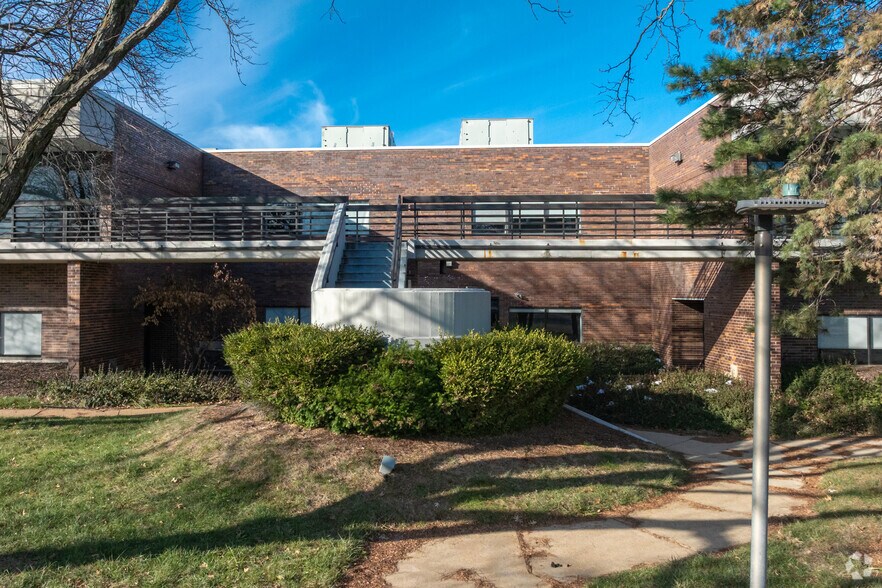 1145 Corporate Lake Dr, Creve Coeur, MO à vendre - Photo de l’immeuble – Image 3 sur 3