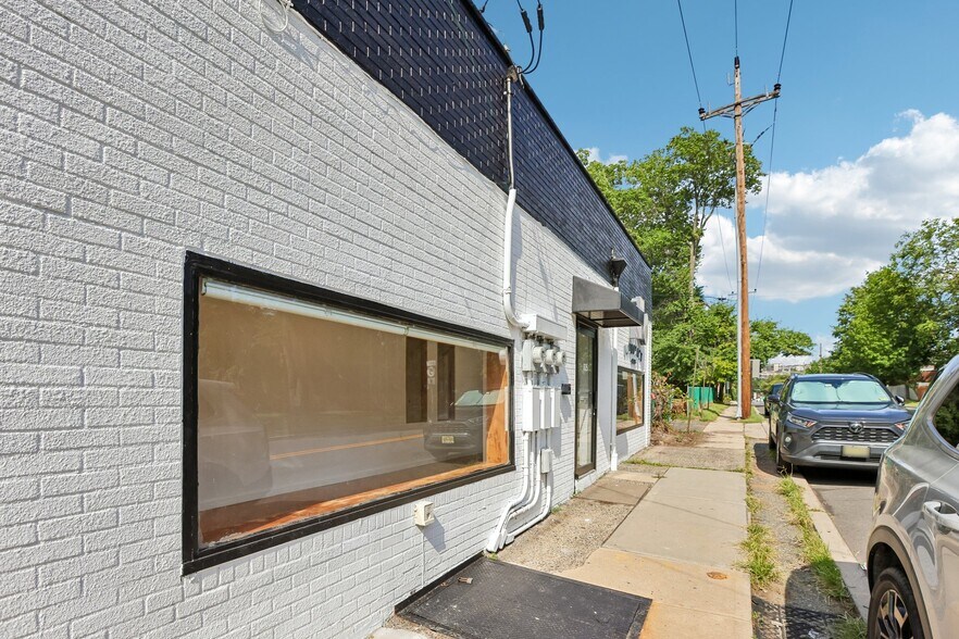 825-829 Rt-5, Ridgefield, NJ à louer - Photo de l’immeuble – Image 3 sur 18