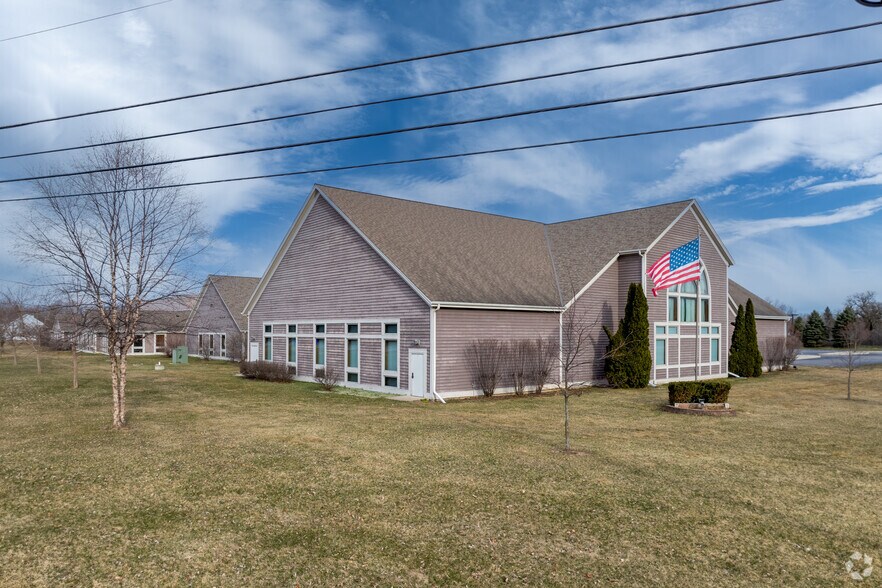 995 S Sawyer Rd, Summit, WI à louer - Photo de l’immeuble – Image 3 sur 5