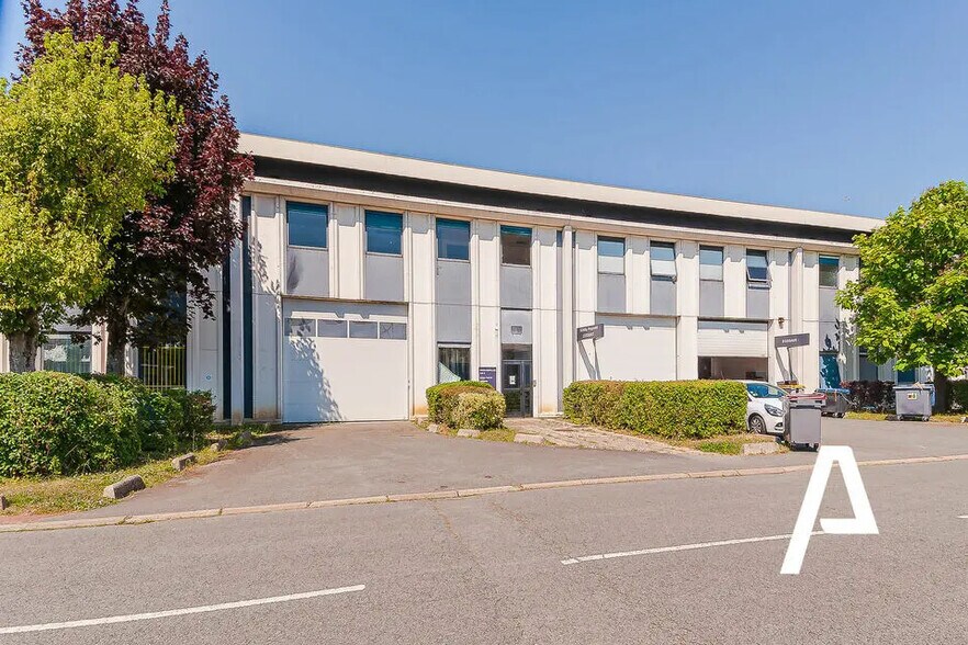 Local d’activités dans Villebon-sur-Yvette à louer - Photo de l’immeuble – Image 2 sur 6