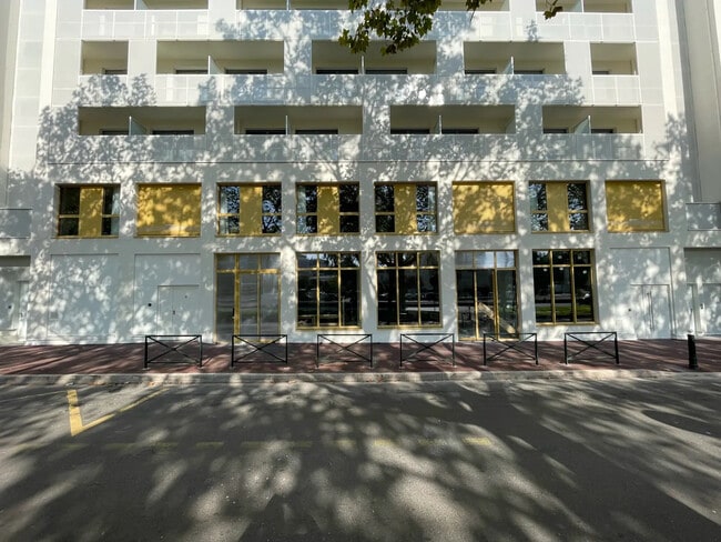 Plus de détails pour 60 Avenue Du Général De Gaulle, Puteaux - Local commercial à louer