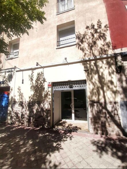 Immeuble residentiel dans Madrid, Madrid à vendre - Photo principale – Image 1 sur 1