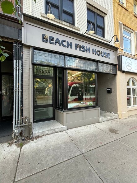 1963A Queen St E, Toronto, ON à louer - Photo de l’immeuble – Image 2 sur 4