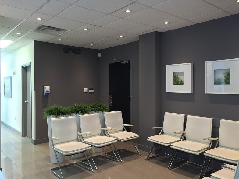 5843-5847 Ch De La Côte-Des-Neiges, Montréal, QC à louer - Photo intérieure – Image 2 sur 20