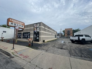 3711 W Lawrence Ave, Chicago, IL à louer Photo de l’immeuble– Image 1 sur 1