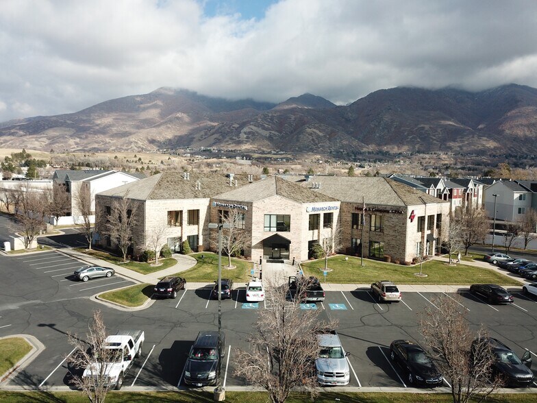 5926 S Fashion Pointe Dr, South Ogden, UT à louer - Photo de l’immeuble – Image 3 sur 4
