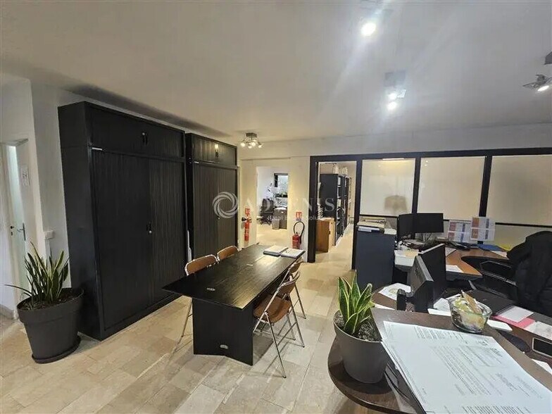 Bureau dans Fontenay-sous-Bois à louer - Photo de l’immeuble – Image 1 sur 9