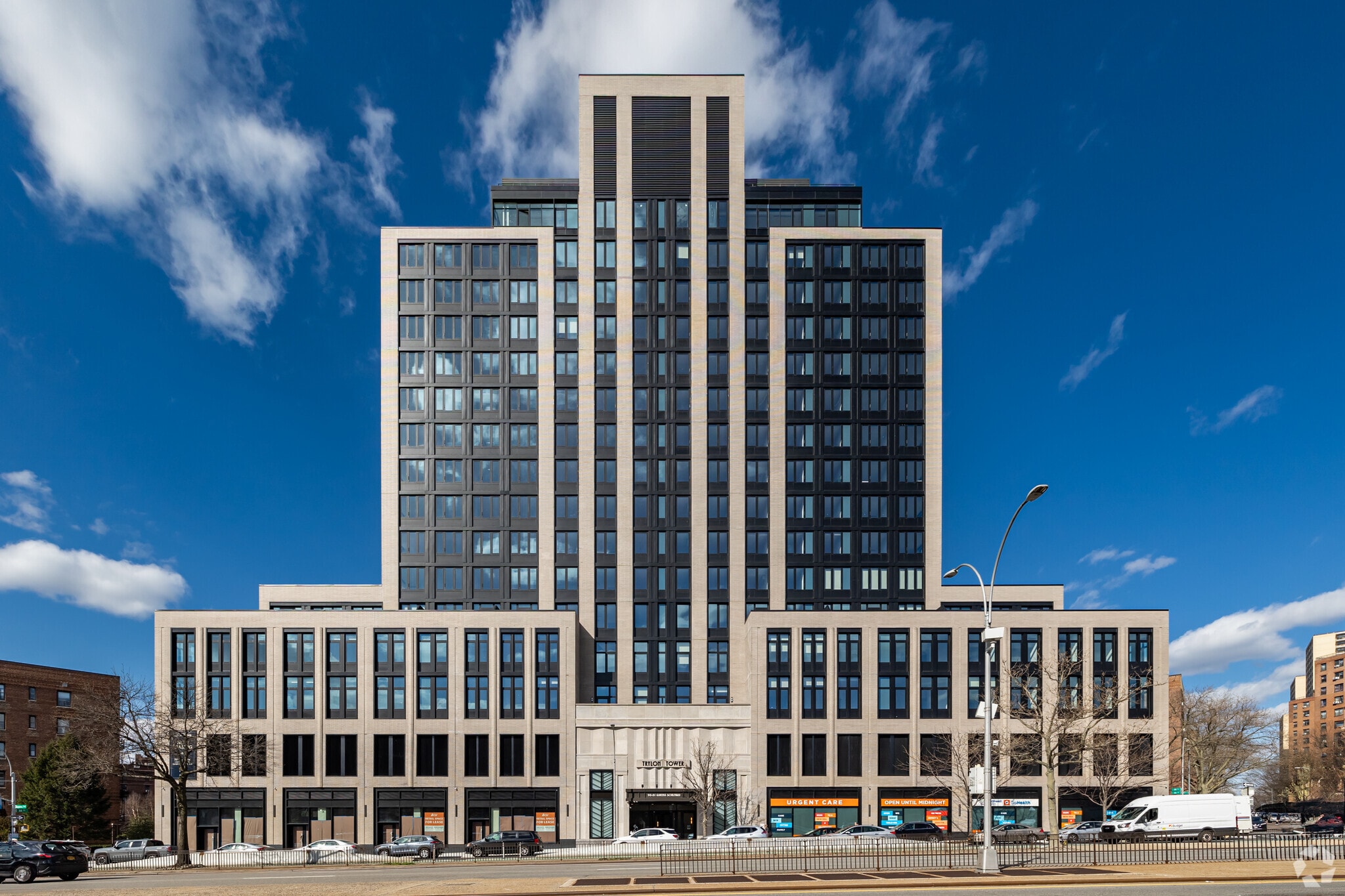 98-81 Queens Blvd, Rego Park, NY à louer Photo de l’immeuble– Image 1 sur 10