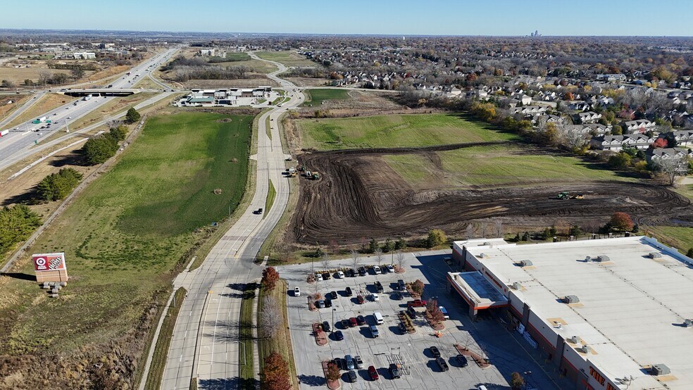 Plum Dr, Urbandale, IA à vendre - Photo de l’immeuble – Image 2 sur 7