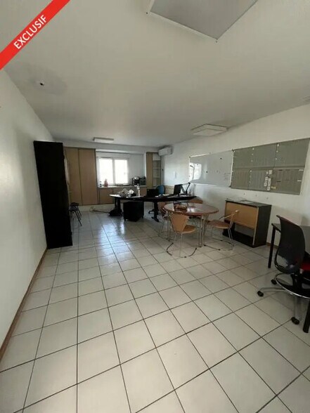 Bureau dans Marly à vendre - Photo de l’immeuble – Image 2 sur 11