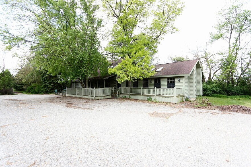 215 IN-120, Fremont, IN à vendre - Photo de l’immeuble – Image 2 sur 12
