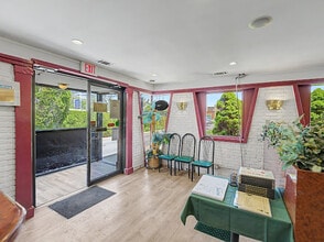 504 Larkfield Rd, East Northport, NY à louer Photo intérieure– Image 1 sur 11