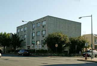 Plus de détails pour 2833 Georgia Ave NW, Washington, DC - Local commercial à louer