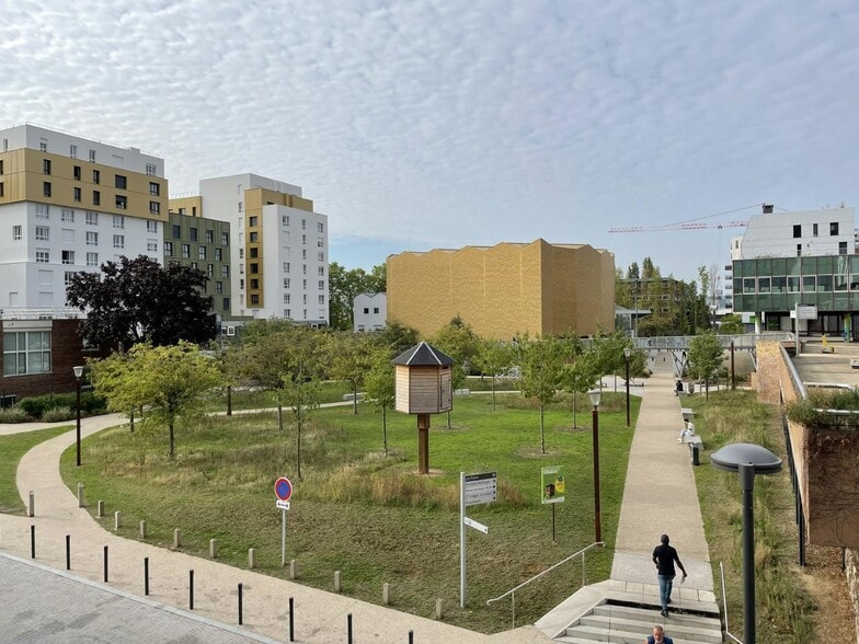 Bureau dans Cergy à louer - Photo de l’immeuble – Image 2 sur 10