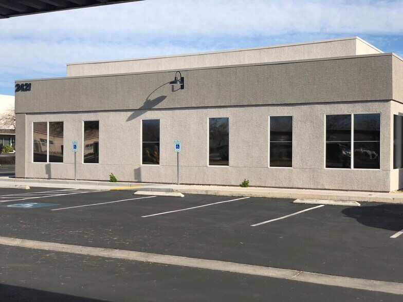 2441 Tech Center Ct, Las Vegas, NV à vendre - Photo de l’immeuble – Image 2 sur 11
