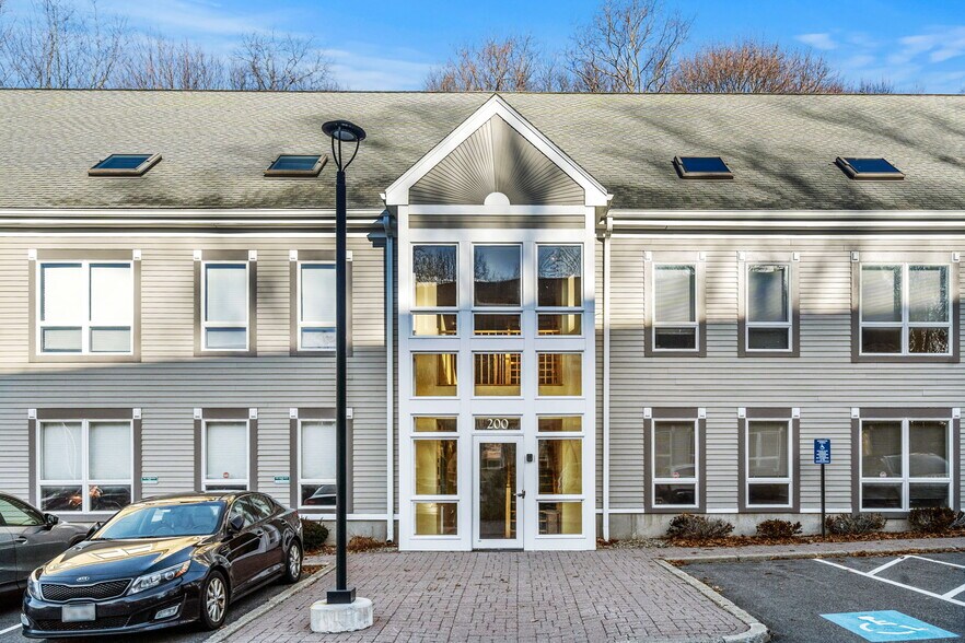 491 Maple St, Danvers, MA à louer - Photo de l’immeuble – Image 3 sur 5