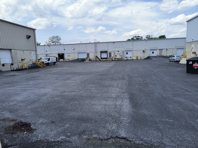 5060 Ritter Rd, Mechanicsburg, PA à louer - Photo de l’immeuble – Image 3 sur 14
