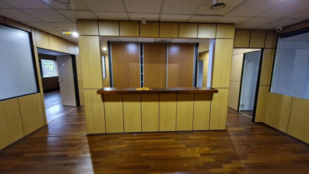 Bureau dans  à louer - Photo de l’immeuble – Image 3 sur 5