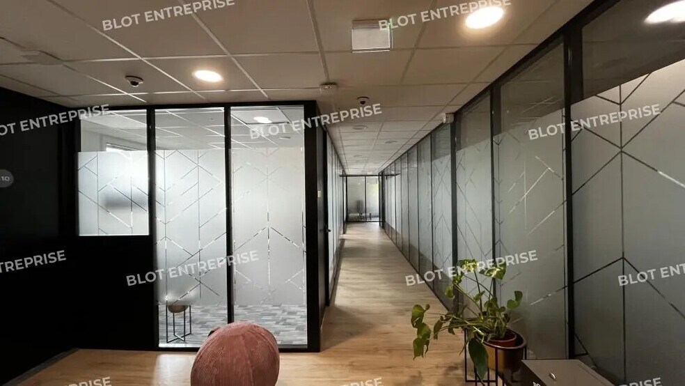 Bureau dans Bruz à louer - Photo de l’immeuble – Image 2 sur 6