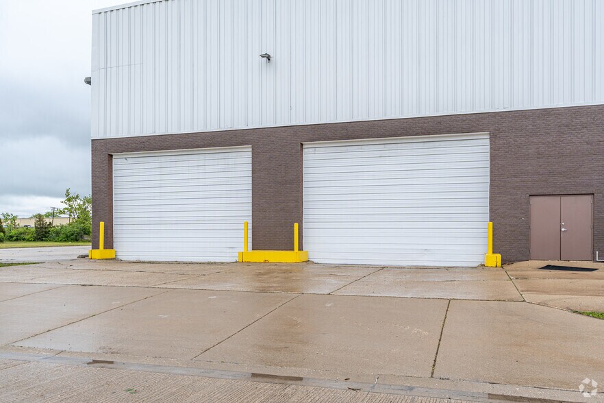 520 Thomas Dr, Bensenville, IL à louer - Photo de l’immeuble – Image 2 sur 5