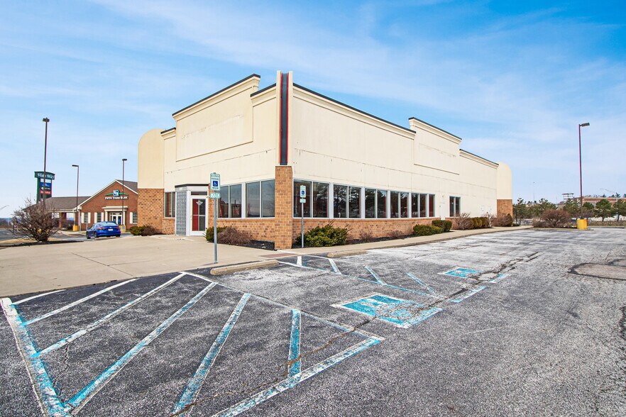 9701-9791 Vista Way, Garfield Heights, OH à louer - Photo de l’immeuble – Image 2 sur 5