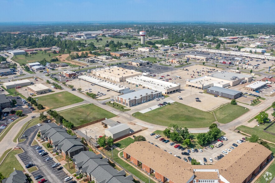 317 N Trade Center Ter, Mustang, OK à louer - Aérien – Image 3 sur 11