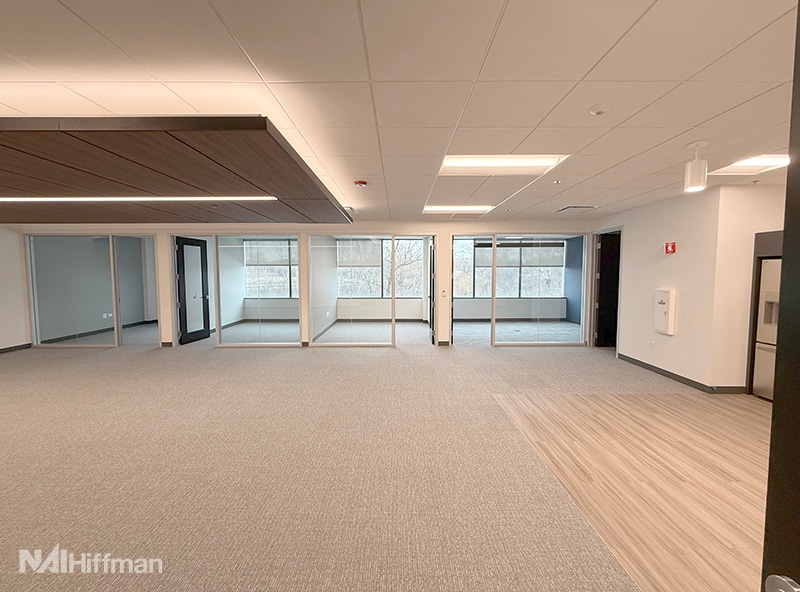 535 E Diehl Rd, Naperville, IL à louer Photo intérieure– Image 1 sur 5