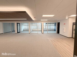 535 E Diehl Rd, Naperville, IL à louer Photo intérieure– Image 1 sur 5