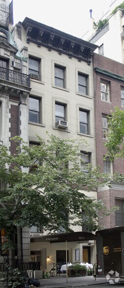 33 W 54th St, New York, NY à louer - Photo de l’immeuble – Image 1 sur 3