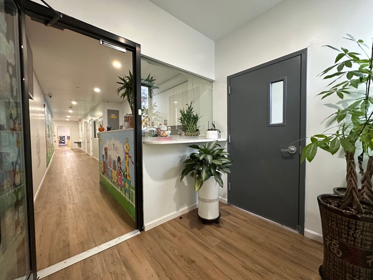1759 Bay Ridge Pky, Brooklyn, NY 11204 - Lot Daycare - - Photo intérieure - Image 1 of 21