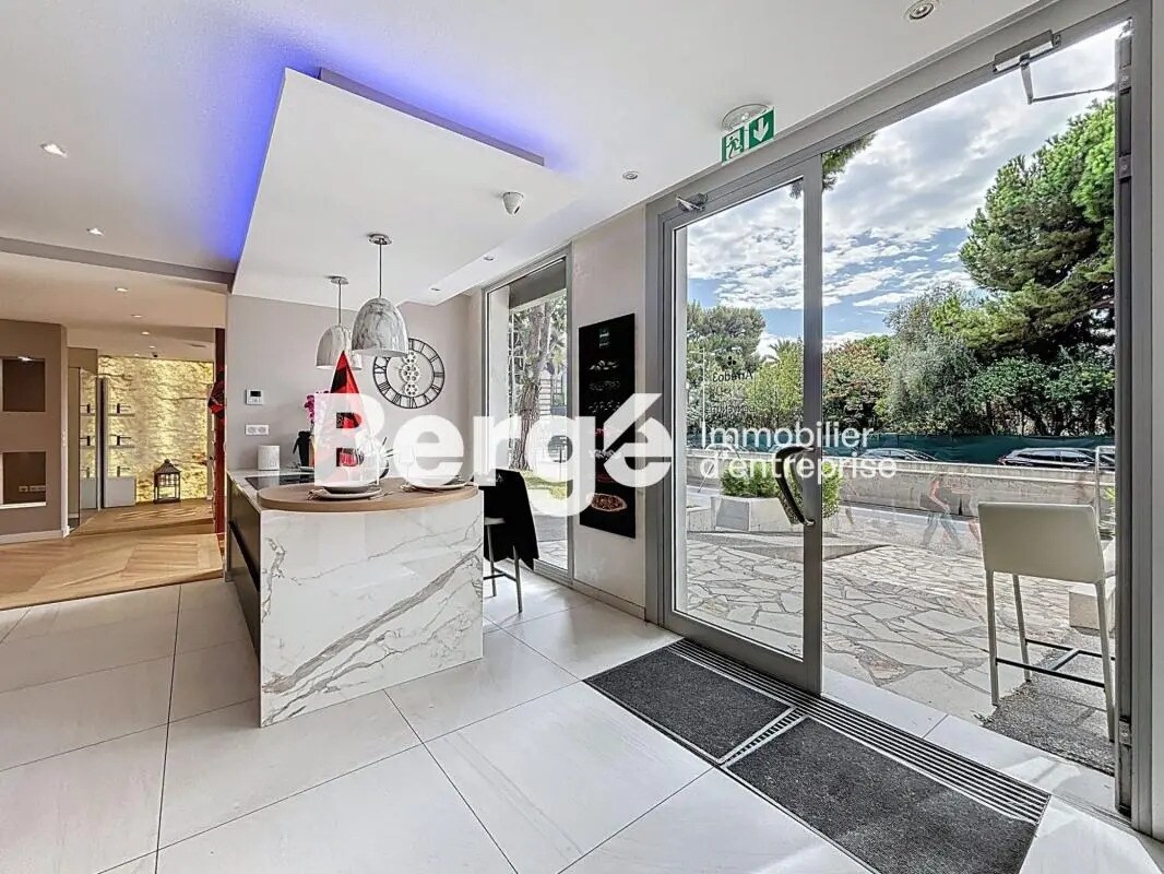 Local commercial dans Saint-Laurent-du-Var à louer Photo intérieure– Image 1 sur 9