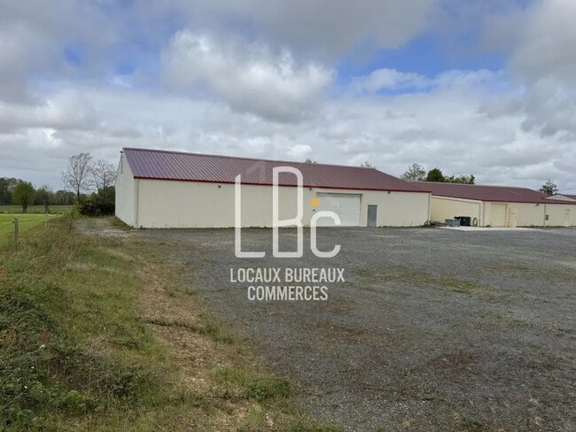 Plus de détails pour Local d'activités à louer
