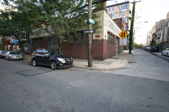 216 Fairmount Ave, Philadelphia, PA à louer Photo de l’immeuble– Image 1 sur 3