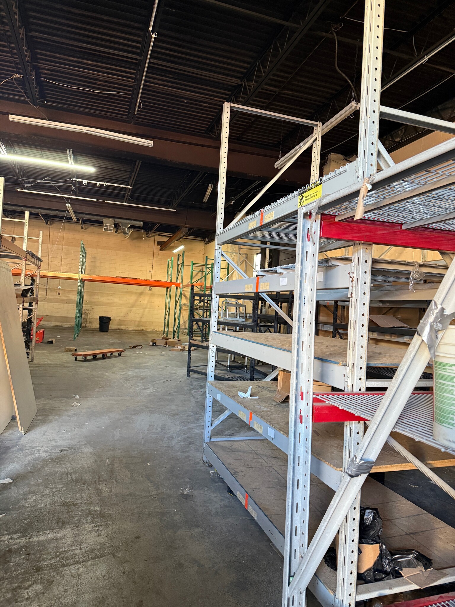 10108 97th Ave, Ozone Park, NY à louer Photo intérieure– Image 1 sur 3