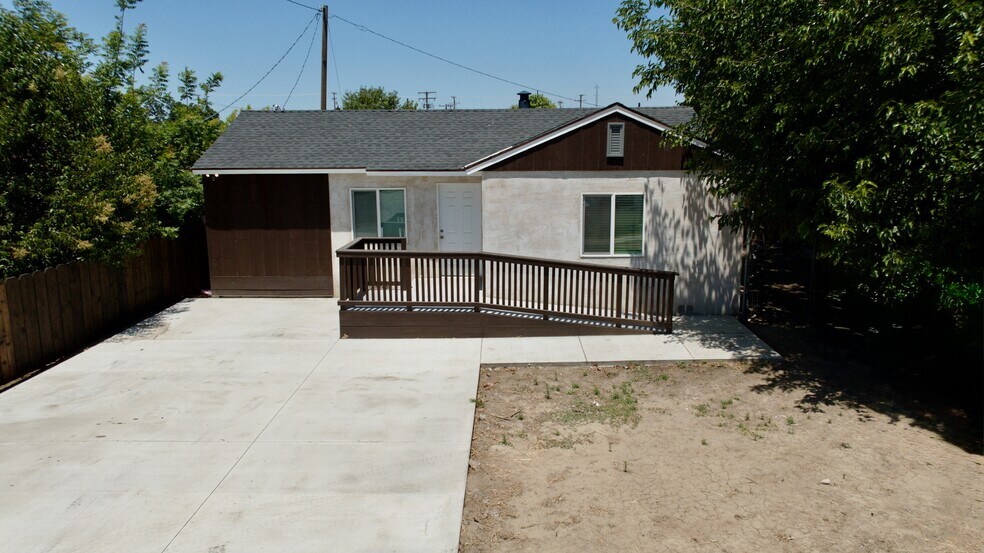 1012 E Mineral King Ave, Visalia, CA à vendre - Photo de l’immeuble – Image 2 sur 24