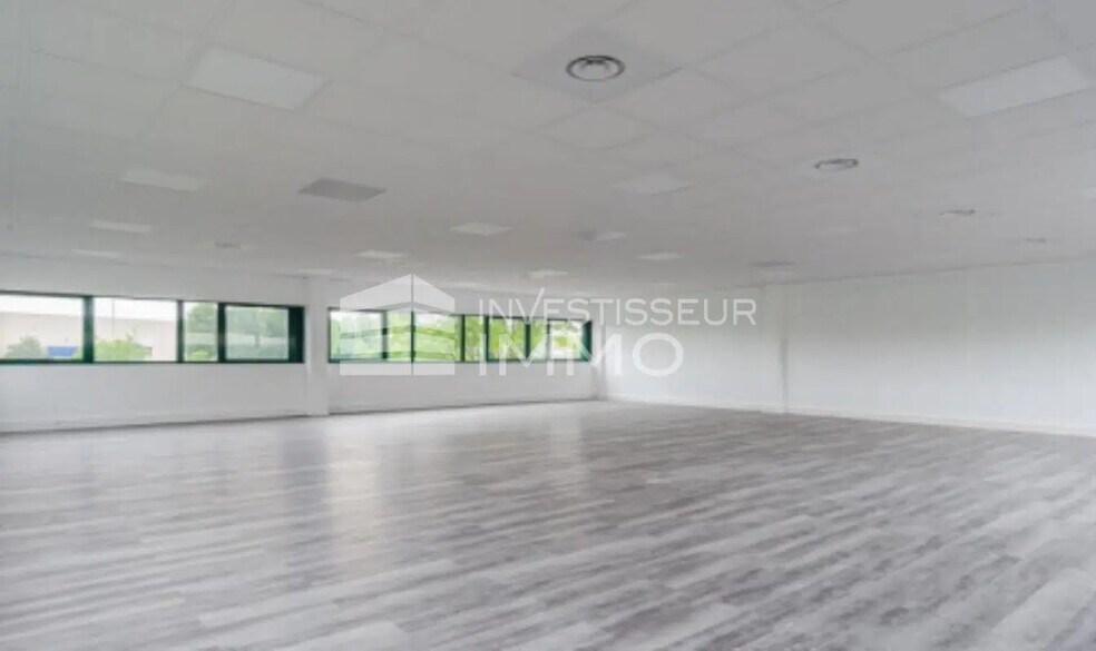 Bureau dans Gennevilliers à louer - Photo de l’immeuble – Image 1 sur 4
