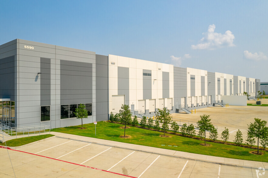 5590 S Buckner Blvd, Mesquite, TX à louer - Photo de l’immeuble – Image 3 sur 5
