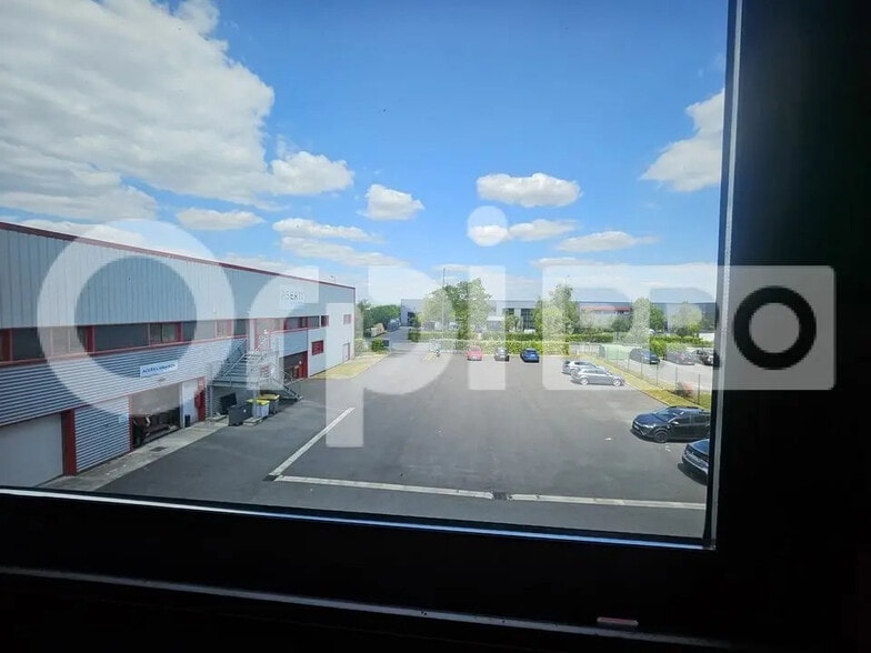 Local d’activités dans Reims à louer - Photo de l’immeuble – Image 2 sur 12