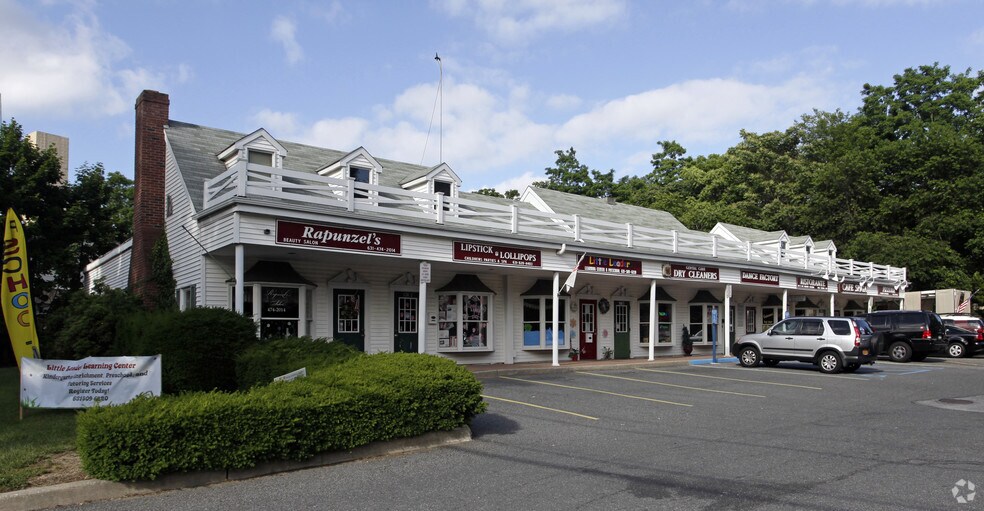 176 N Country Rd, Mount Sinai, NY à louer - Photo principale – Image 1 sur 7