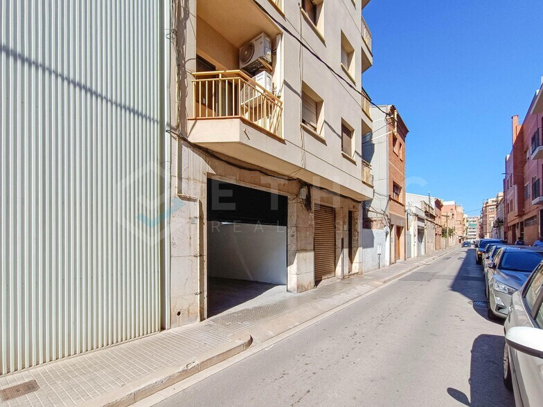 Immeuble residentiel dans El Prat de Llobregat, Barcelona à vendre - Photo de l’immeuble – Image 2 sur 4