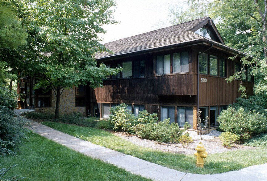 2275 Swallow Hill Rd, Pittsburgh, PA à louer - Photo de l’immeuble – Image 1 sur 6