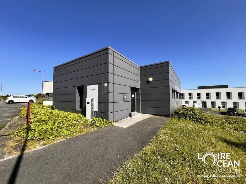 Bureau dans Cholet à louer - Photo de l’immeuble – Image 2 sur 15