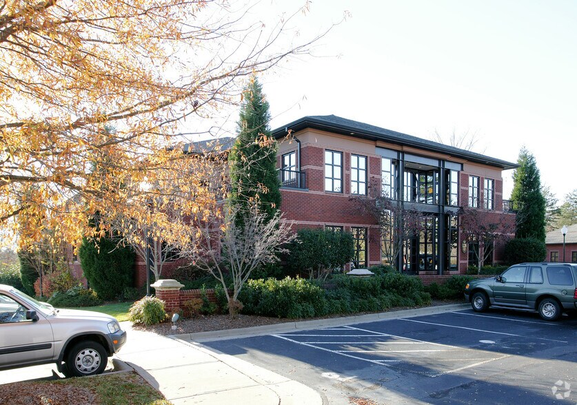 120 Club Oak Ct, Winston-Salem, NC à vendre - Photo de l’immeuble – Image 2 sur 7
