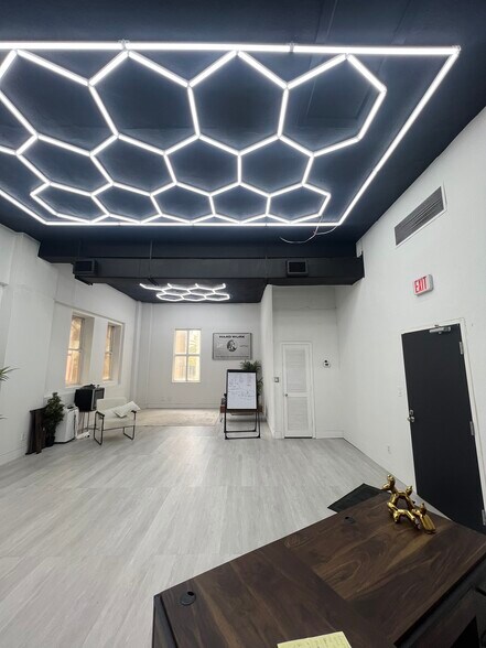 120 S Dixie Hwy, West Palm Beach, FL à louer - Photo intérieure – Image 1 sur 15