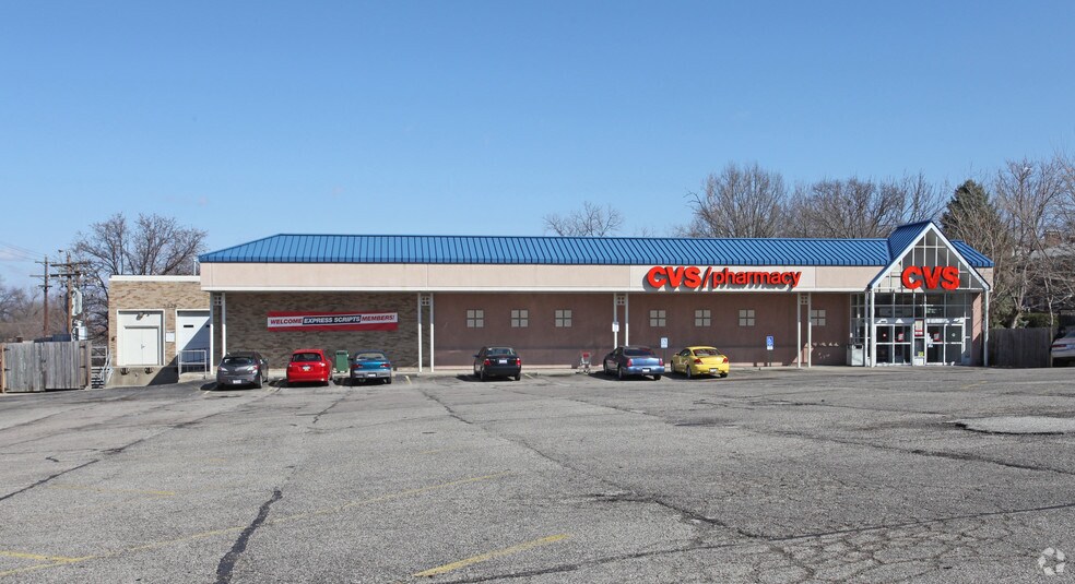 5229 Montgomery Rd, Cincinnati, OH à louer - Photo de l’immeuble – Image 1 sur 4